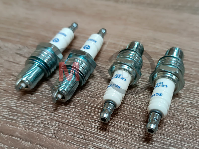 Свічка запалювання BRISK silver LR15YS (1332) ВАЗ 2101-2110 8 кл Свічка запалювання BRISK silver LR15YS (1332) ВАЗ 2101-2110 8 кл