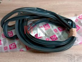 Ущільнювач дверей верхній 2171 (водостоки) CS20