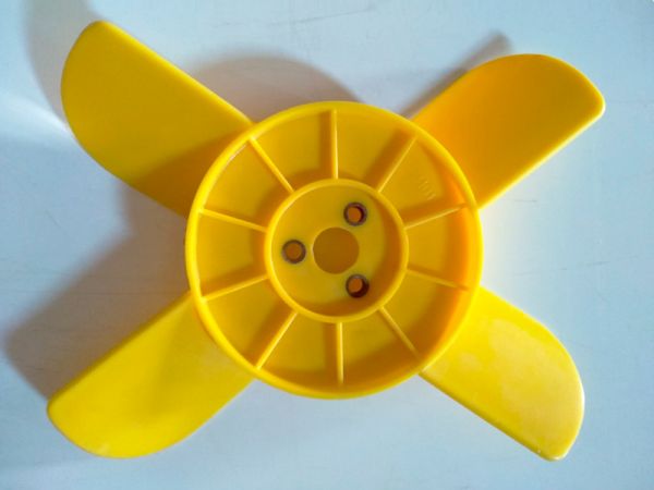 Крыльчатка вентилятора радиатора ВАЗ 2101-07, 4 лоп. желтая
